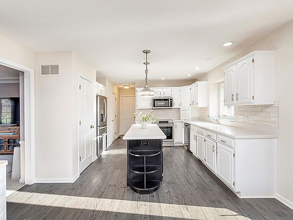 5th image of 21360 Oakview Dr