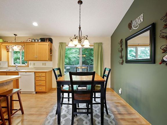5th image of 36045 Falcon Ave