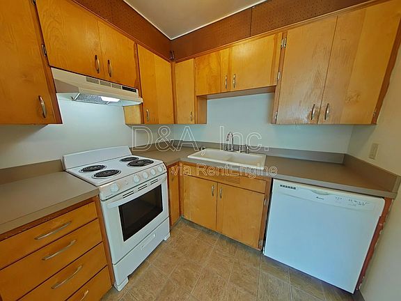 4th image of 111 NW 11th St APT 104