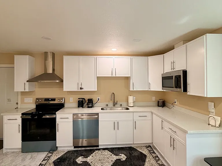 3110 Enfield St #B — Photo 58