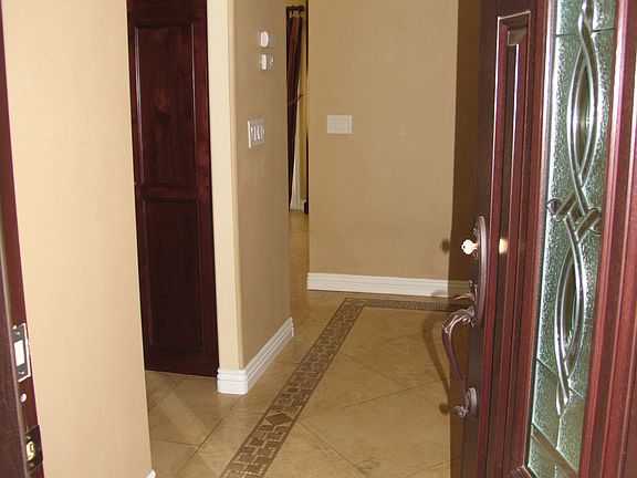 3rd image of 5306 Queens St