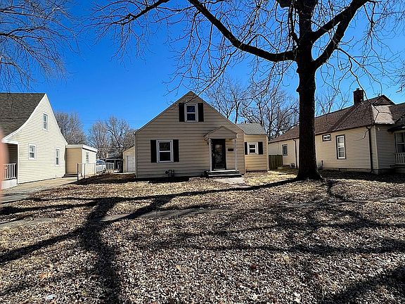 3rd image of 1026 NE Arter Ave