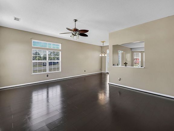 3rd image of 331 Woodcote Dr
