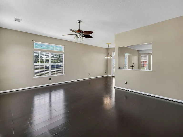 331 Woodcote Dr — Photo 3