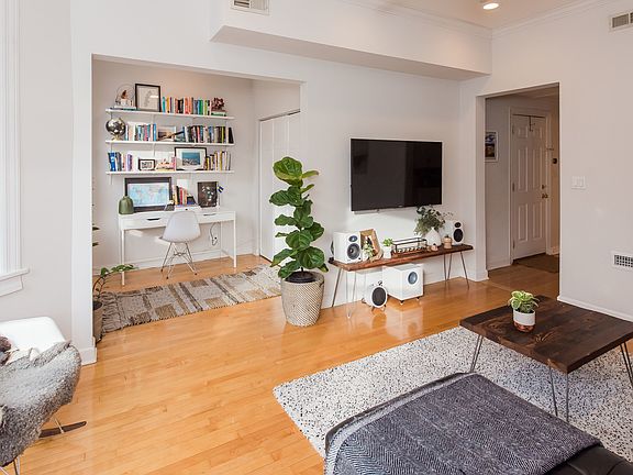 4th image of 917 N Hermitage Ave #2