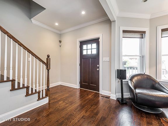 4th image of 4306 N Albany Ave #1