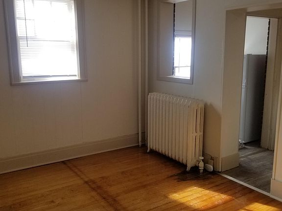 3rd image of 114 N 32nd Ave APT 4