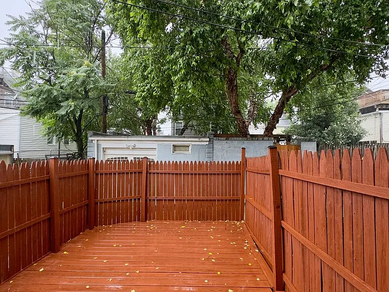 104 E Clement St — Photo 11