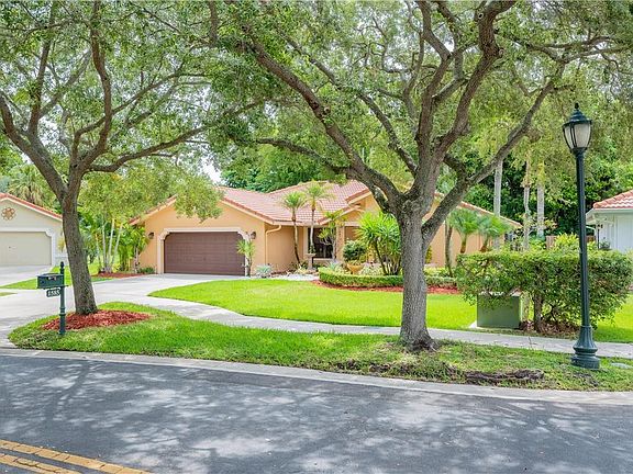 3rd image of 1585 Eastlake Way