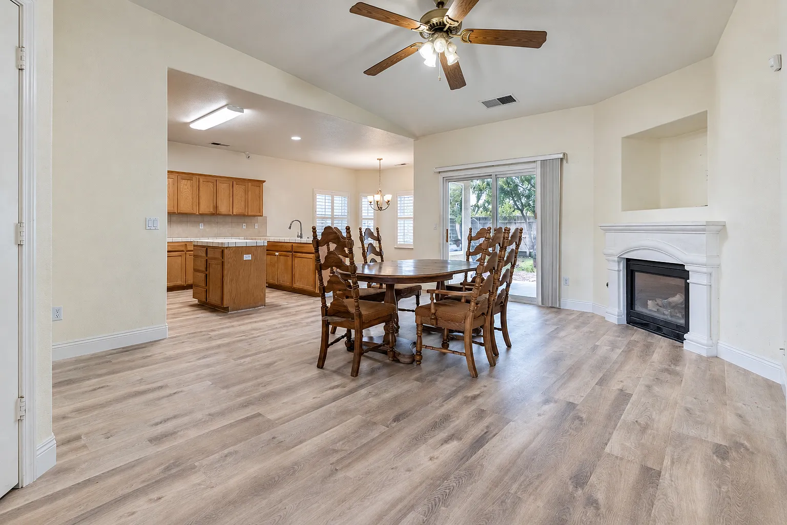 3 bed, 1565 sqft, $2,400 — Photo 1