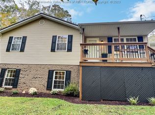 53 Beaver Dr, Hurricane, WV 25526