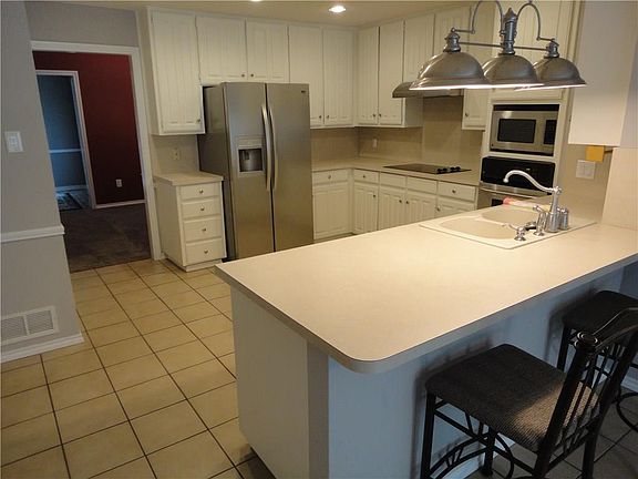 3rd image of 2205 Wimbledon Dr