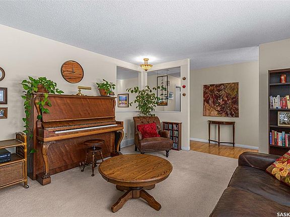 5th image of 69 Albany Cres