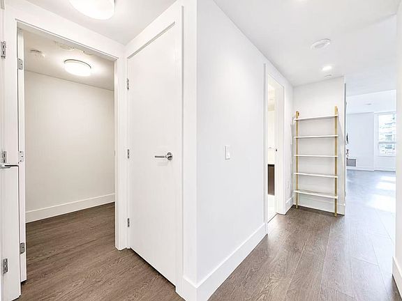 5th image of 5508 Hollybridge Way #708