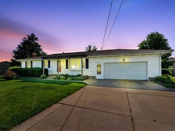 2817 Highland Ct, Muscatine, IA 52761