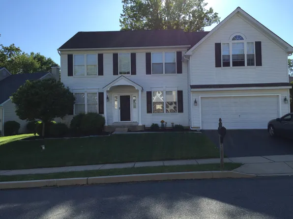 404 Highgrove Ln, Aston, PA 19014