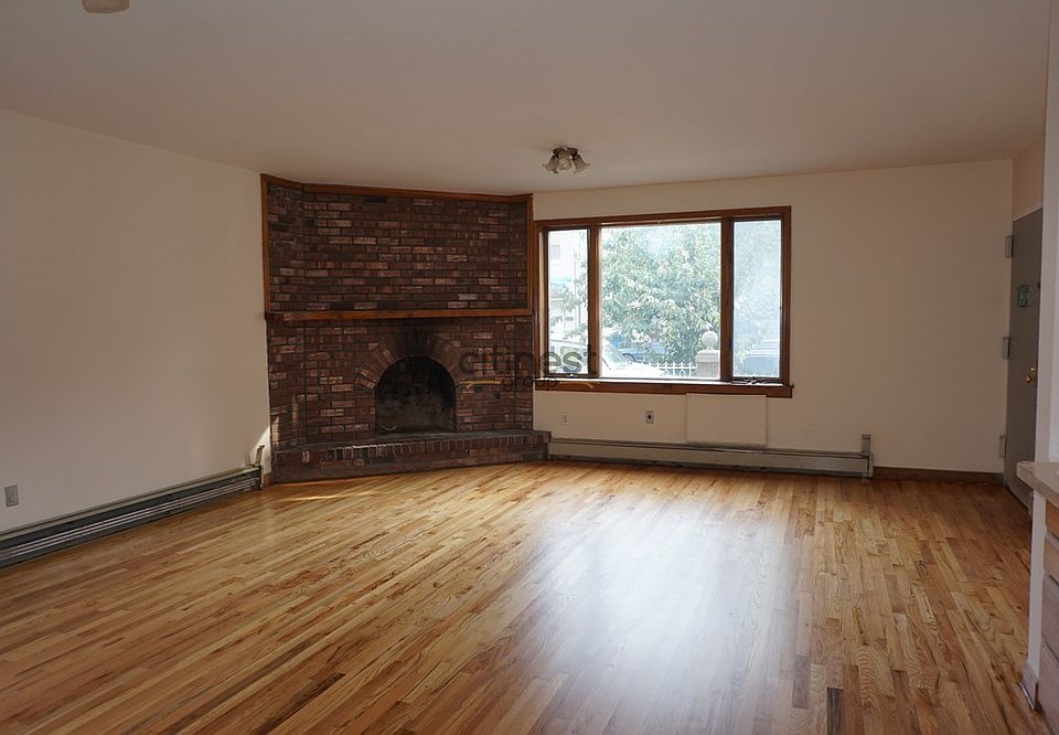 1st image of 40 Jackson Pl #1RF