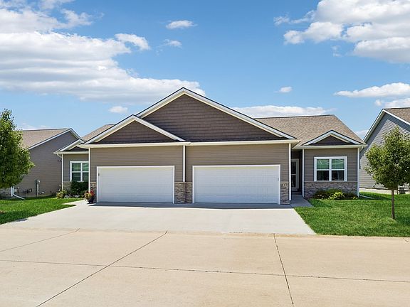 2nd image of 812 Pinehurst Way