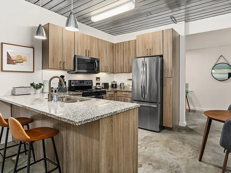 Mid Main — Photo 7