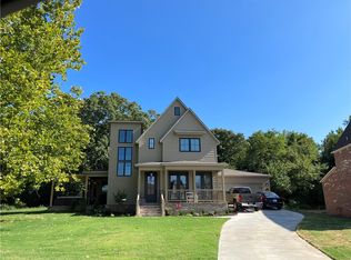 166 N Hawkstone Dr, Fayetteville, AR 72704