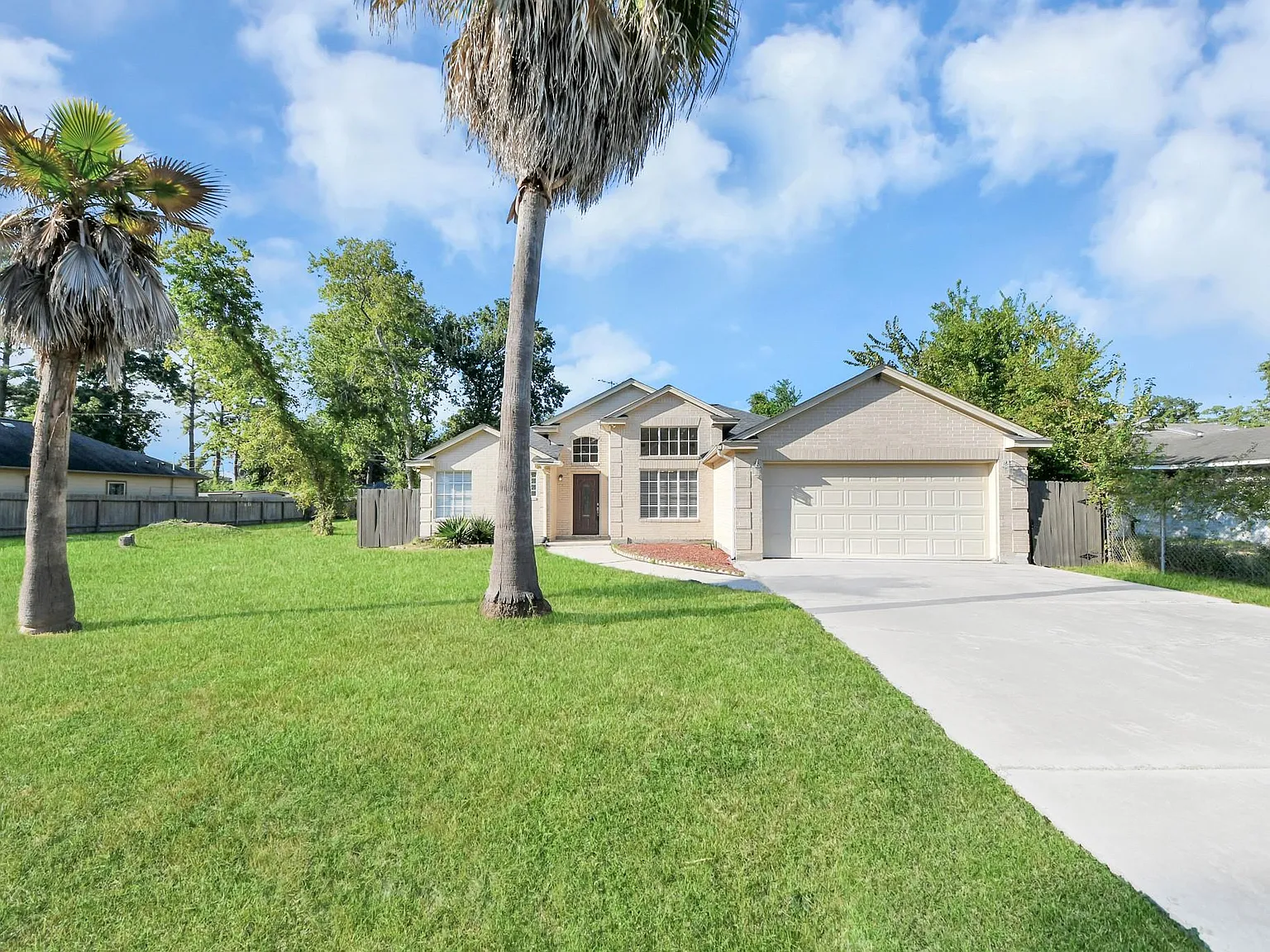 3 bed, 2.0 bath, 1774 sqft, $2,200 — Photo 3