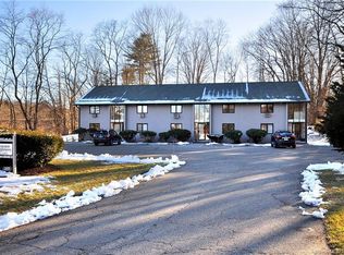 11 Gibbs St APT 6, Winchester, CT 06098