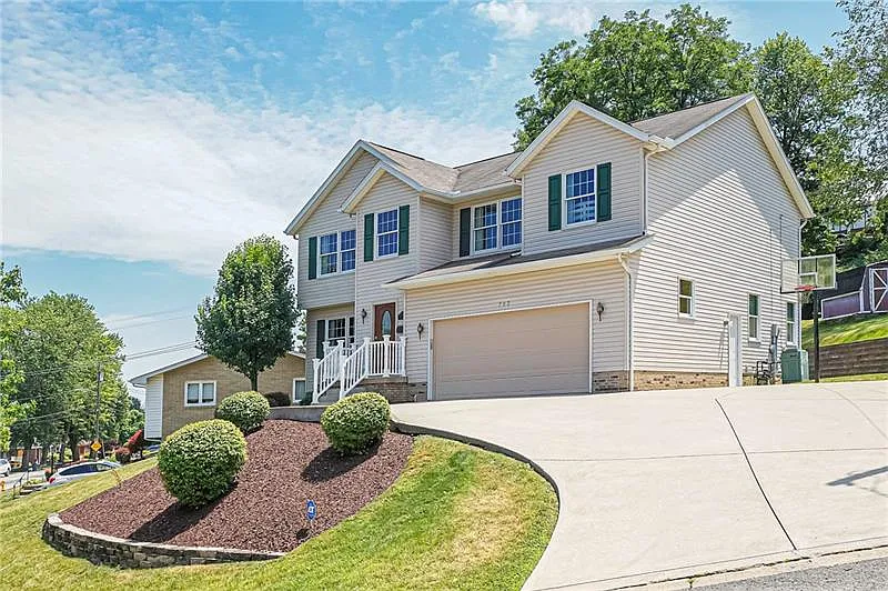 703 Alpine Dr photo 1