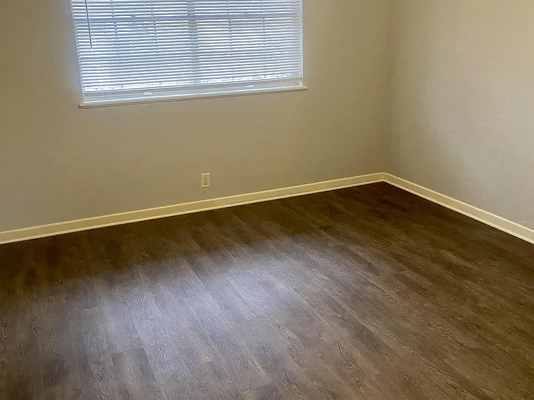 1504 Colorado St — Photo 8