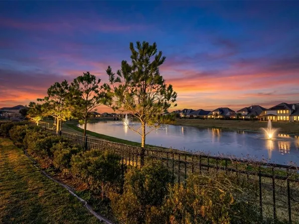 444 Round Lake Dr, Rosenberg, TX 77469