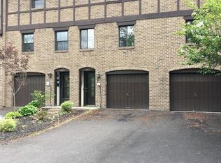 407 Newton Sq, Coraopolis, PA 15108