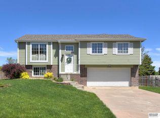 20066 Gateway Rd, Elkhorn, NE 68022