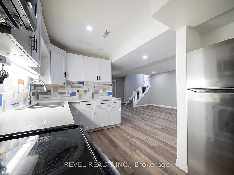 53 Memorial Dr #LOWER — Photo 6