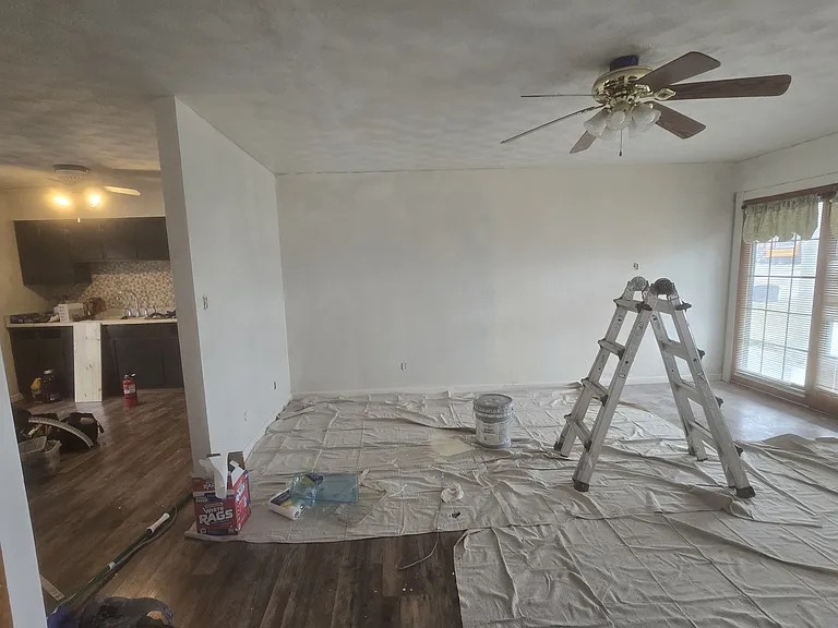715 W Broadway St — Photo 4