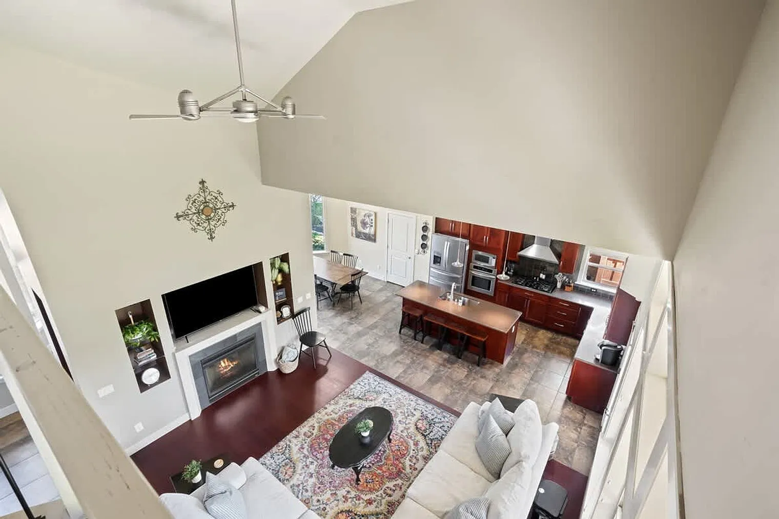 5 bed, 2.0 bath, 3390 sqft, $9,253 — Photo 4