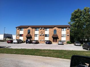 631 Vicksburg Dr APT E, Belleville, IL