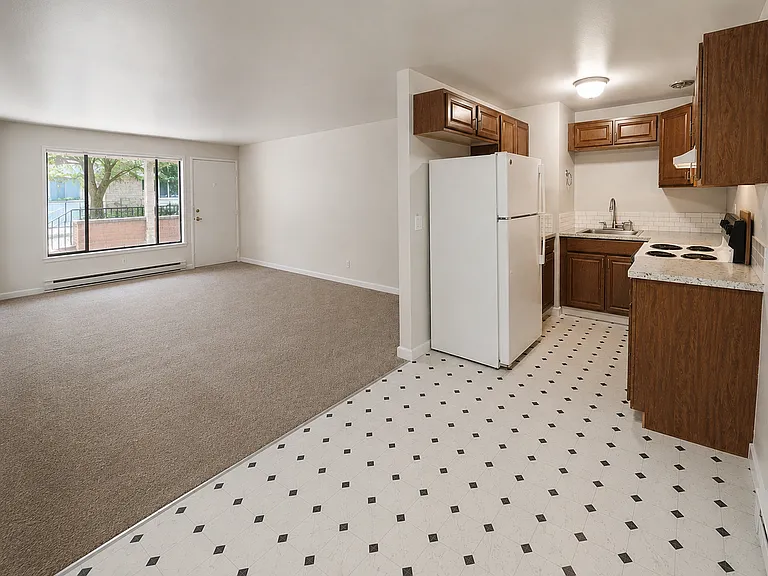 Bonneville Apartments — Photo 9