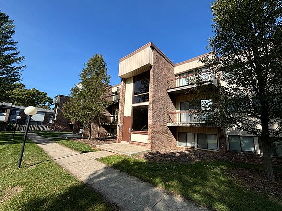 2nd image of 6231 Lincolnshire Ct SE APT 13
