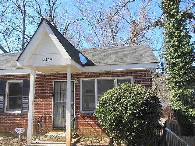 4 Bedroom, 2 full bath home located in SW Atlanta — Photo 2