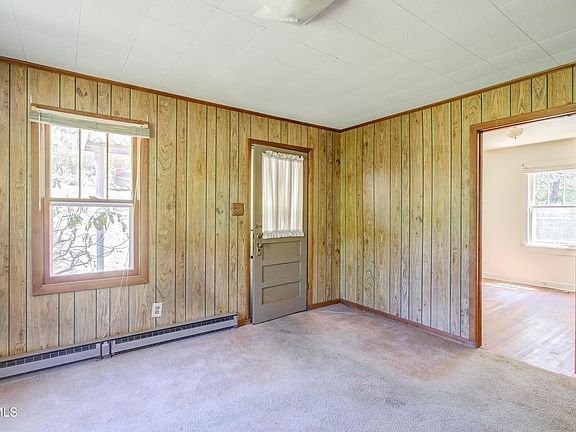 6th image of 2346 Carolina Ave