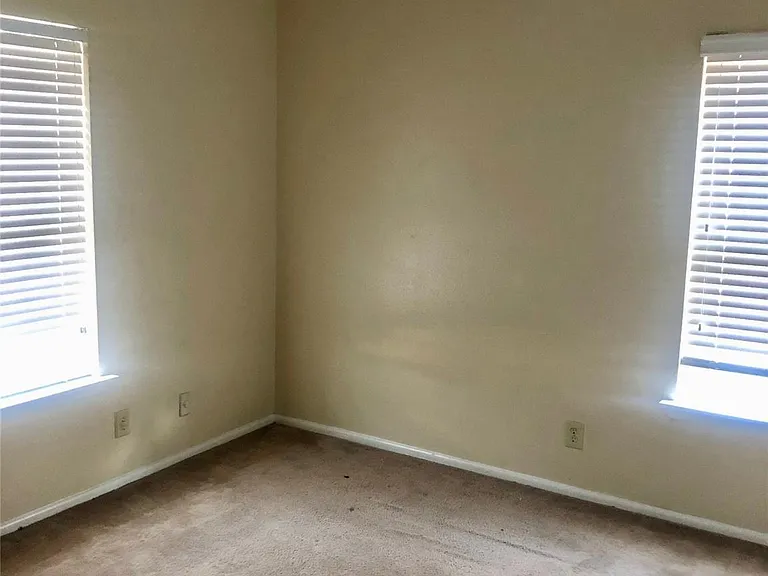 2709 Highwood Dr — Photo 6