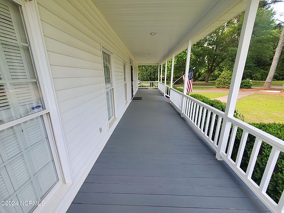 4th image of 125 Wisteria Street