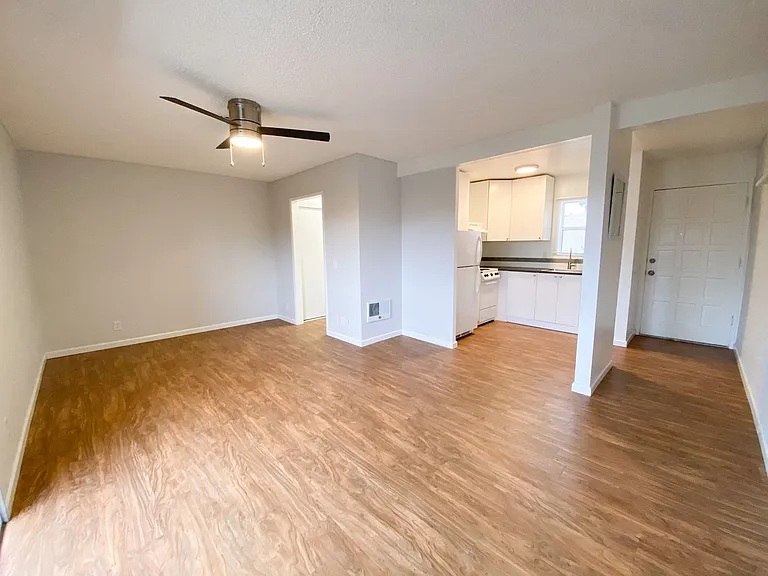 1626 N Santa Fe Ave — Photo 3