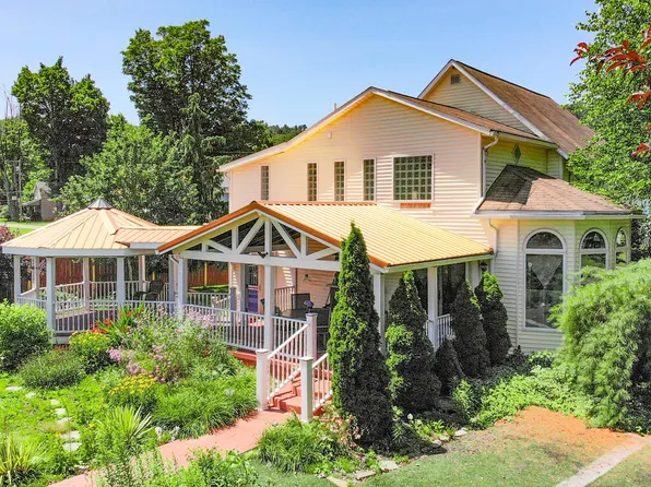 64 Railroad Ave, Roulette, PA 16746