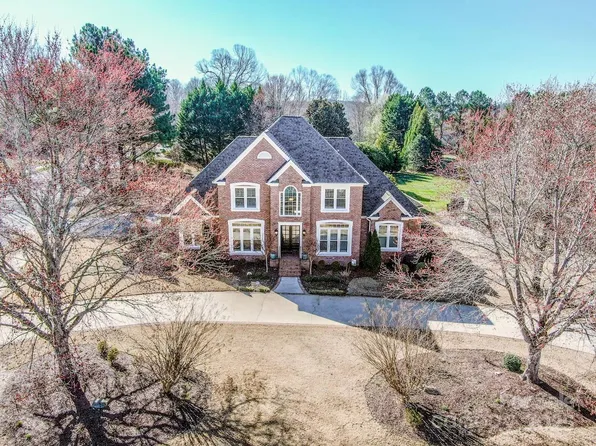 17201 Royal Court Dr, Davidson, NC 28036