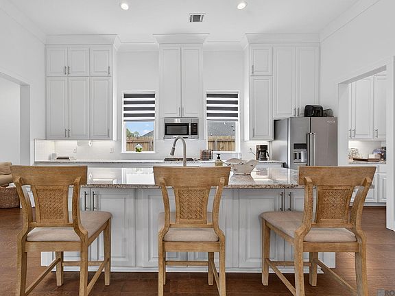 5th image of 9963 Oak Colony Dr