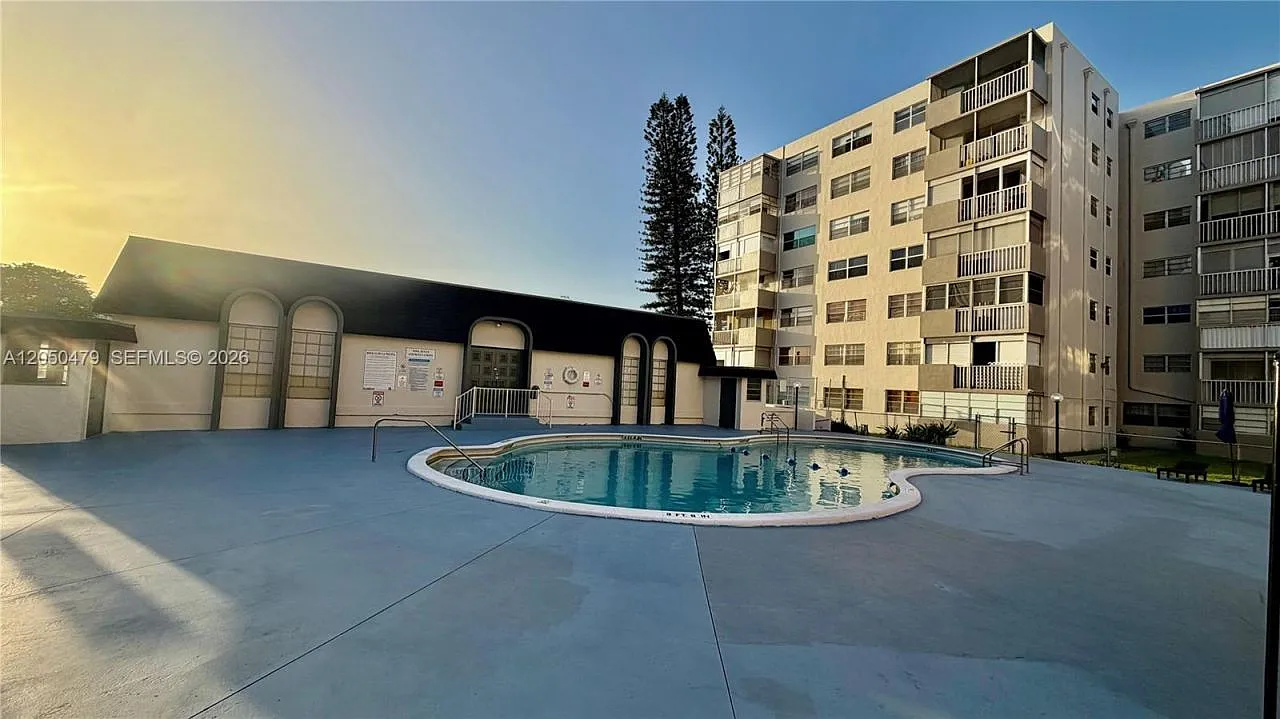 2 bed, 2.0 bath, 1077 sqft, $2,200 — Photo 2