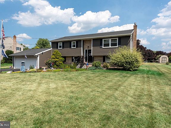 3rd image of 949 Brunnerville Rd