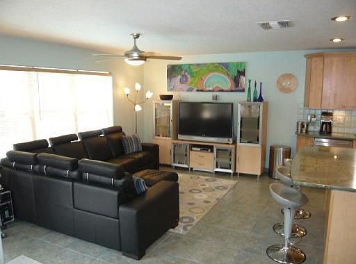 2nd image of 2714 Montevideo Ave