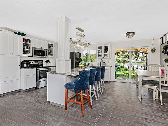 5th image of 1328 Hartmann Dr