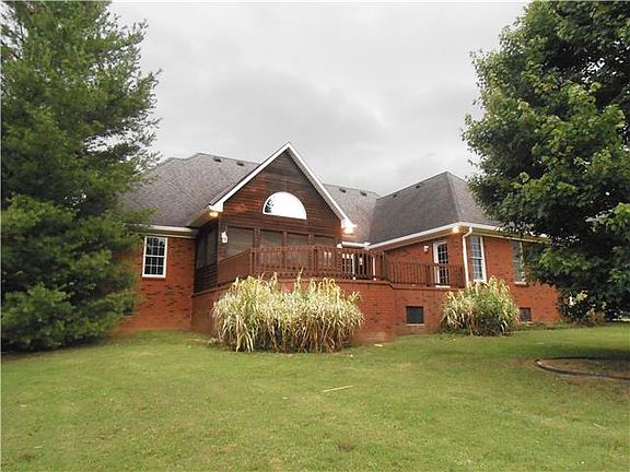 2nd image of 162 Maupin Cir
